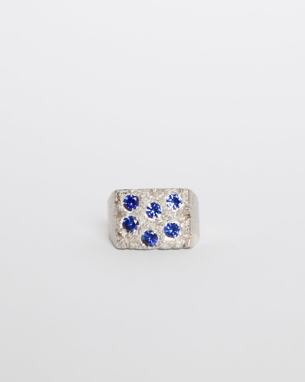 THE ROSE GARDEN SIGNET IN BLUE